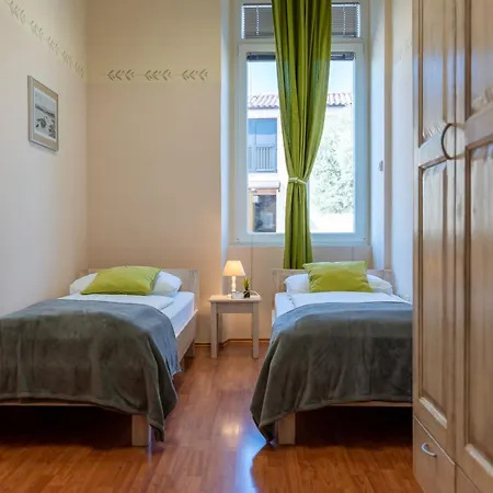 Stara Sola - Oleander Korte